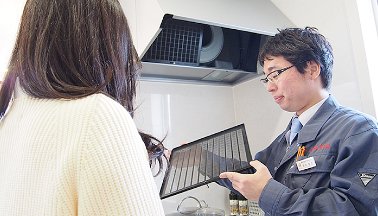 ご入居してからも住まいや暮らしのサポートを通じ、末永い安心をお届けする「スマイルクルー」の活動風景。
